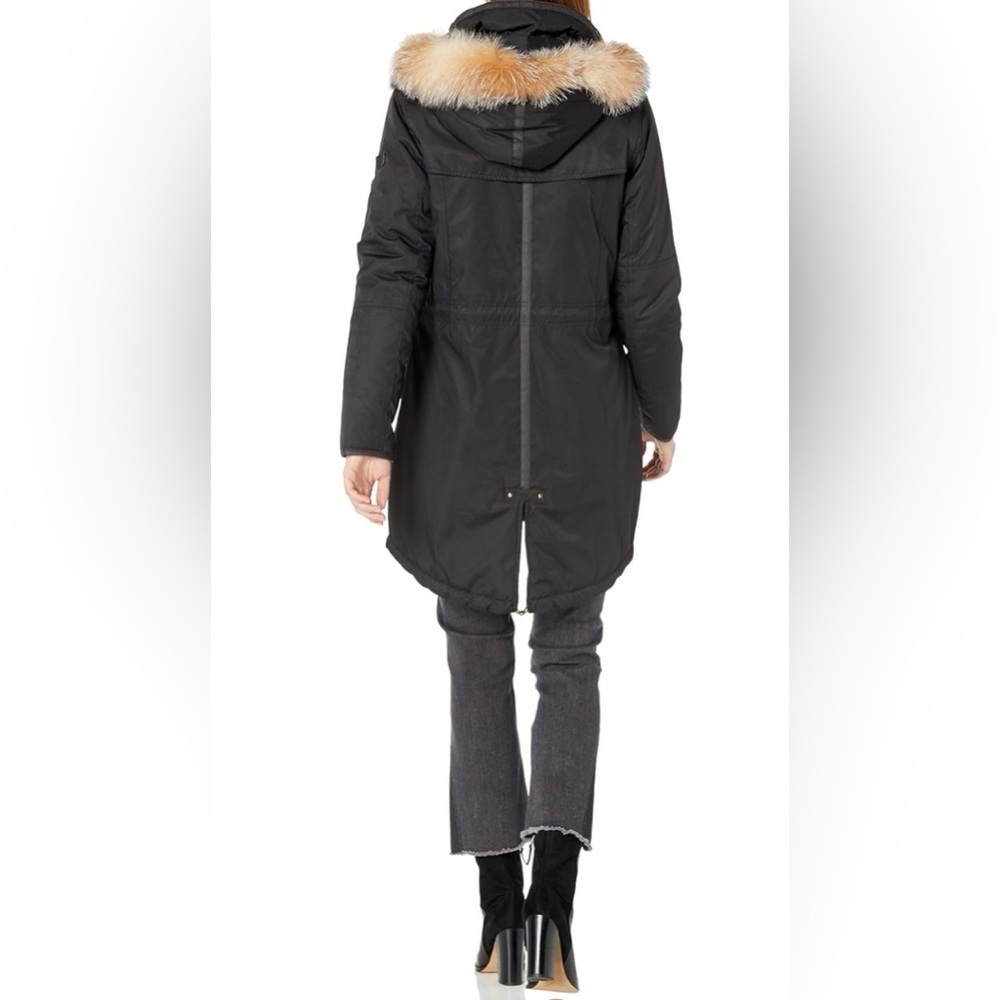 TUMI BLACK PUFFER COAT WITH TAN FUR TRIM. - Picture 14 of 16